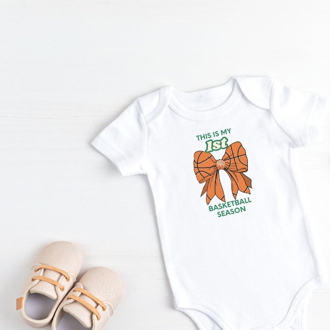 Body Para Bebé Esta es mi primera temporada de baloncesto (This is my first basketball season baby bodysuit)