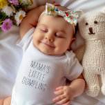 Body Para Bebé Funny Saying Mama's Little Dumpling<br><div class="desc">Funny saying "mama's little dumpling" baby bodysuit for baby shower,  newborn or a special gift.</div>