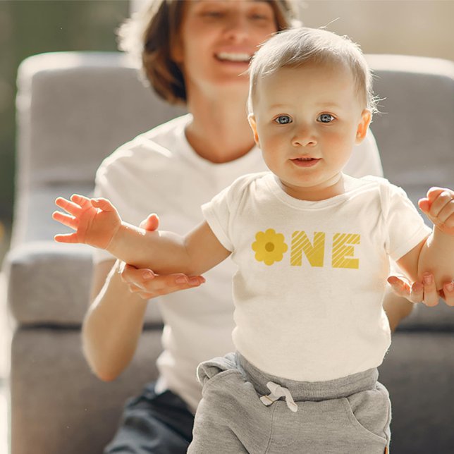 Body Para Bebé Groovy Retro Floral First Birthday Theme Tee (Subido por el creador)