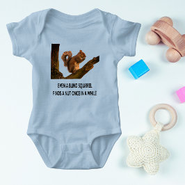 Body Para Bebé Hasta la ardilla ciega encuentra una declaración d