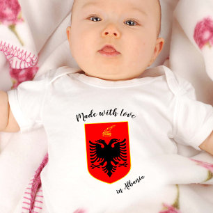 Body Para Bebé Hecho con amor en Albania / Bandera albanesa