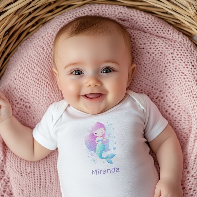 Body Para Bebé Ilustracion de la Fantasía de la Sirenita rosa del (New born baby girl is wearing cute mermaid bodysuit)