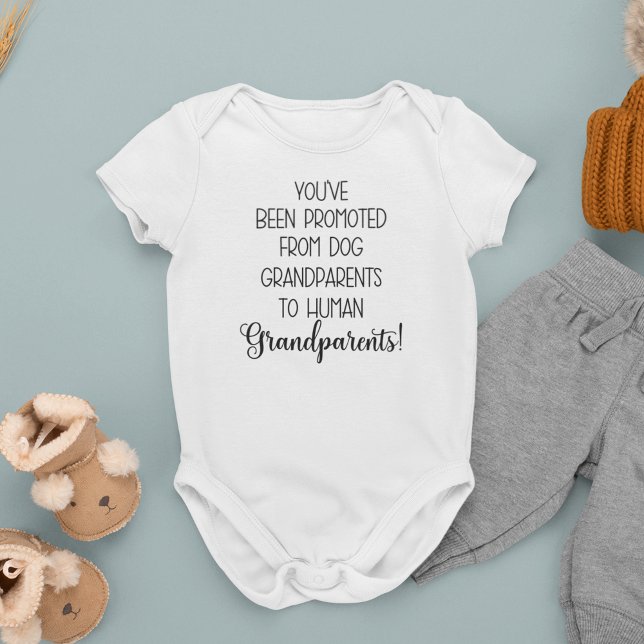 Body Para Bebé Invitación de embarazo divertida para abuelos (Subido por el creador)