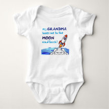 La abuela me ama a la luna y a la espalda