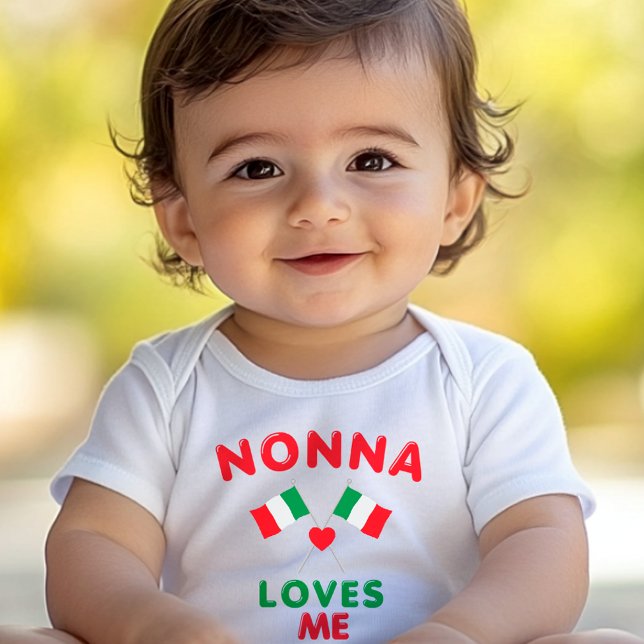 Body Para Bebé La Nonna me ama (Nonna Loves Me Italian Flags Baby Onesie in White)