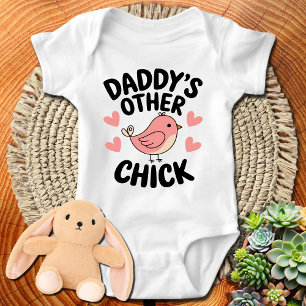 Body Para Bebé La Otra Pollita de Papá - Amor Familiar Divertido
