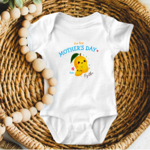 Body Para Bebé Lindo Nuestro Primer Día de la Madre Mango Persona