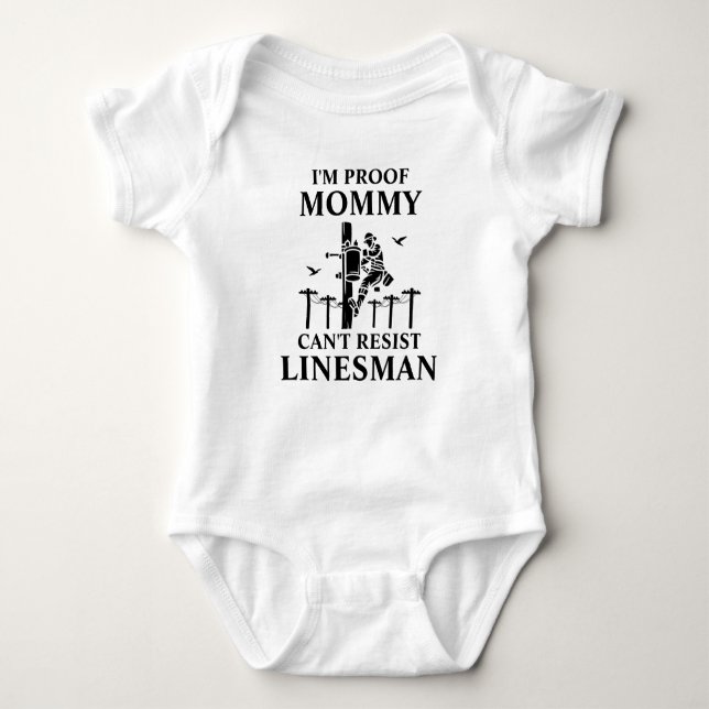 Body Para Bebé Mamá no puede resistir a Linesman (Anverso)