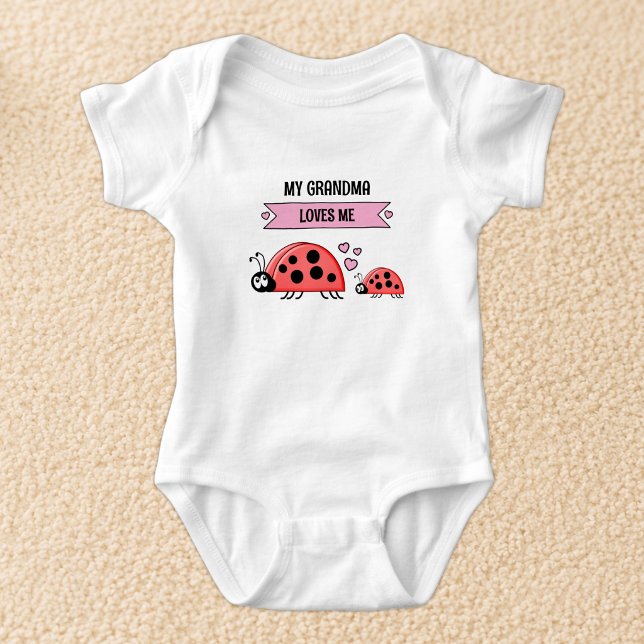 Body Para Bebé Mi abuela me ama mariquitas rosa (Subido por el creador)