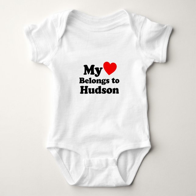 Body Para Bebé Mi corazón pertenece a Hudson (Anverso)