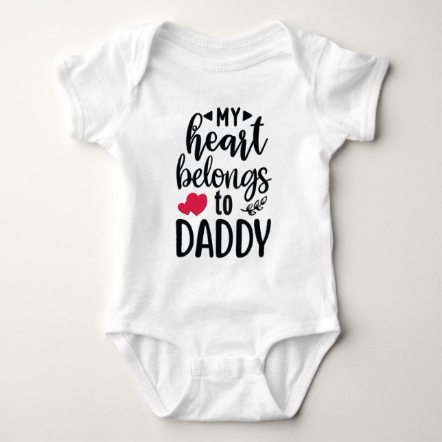 Body Para Bebé Mi Corazón Pertenece A Papi (Anverso)