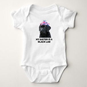 Body Para Bebé Mi Hermana Es Un Black Lab  Bodysuit de Bebé