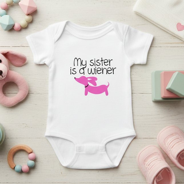 Body Para Bebé Mi hermana es una viejita (perro) (My sisters is a wiener (dog) outfit for new baby girl. Great baby shower gift)