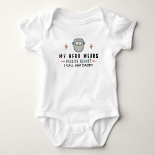 Body Para Bebé Mi héroe usa casco pasivo lo llamo papá