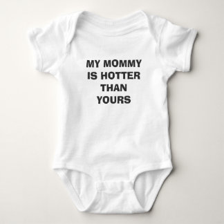 BODY PARA BEBÉ MI MAMÁ ES MÁS CALIENTE QUE LA SUYA