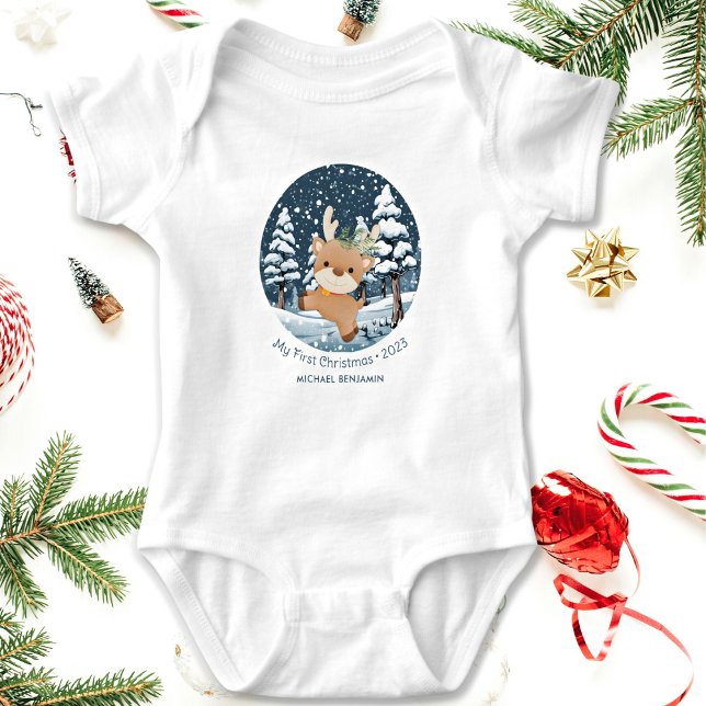 Body Para Bebé Mi primer ciervo navideño en nieve (My First Christmas Bodysuit. Cute baby deer prancing in snow. Personalize name and year.)