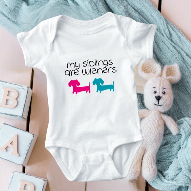Body Para Bebé Mis hermanos son Wieners Dachshund Baby Outfit (wiener dog themed baby nursery)