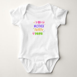 BODY PARA BEBÉ MOM NAME T-SHIRT