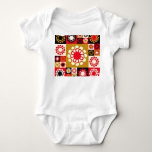 Body Para Bebé Mosaico rojo de oro asiático, estilo étnico.