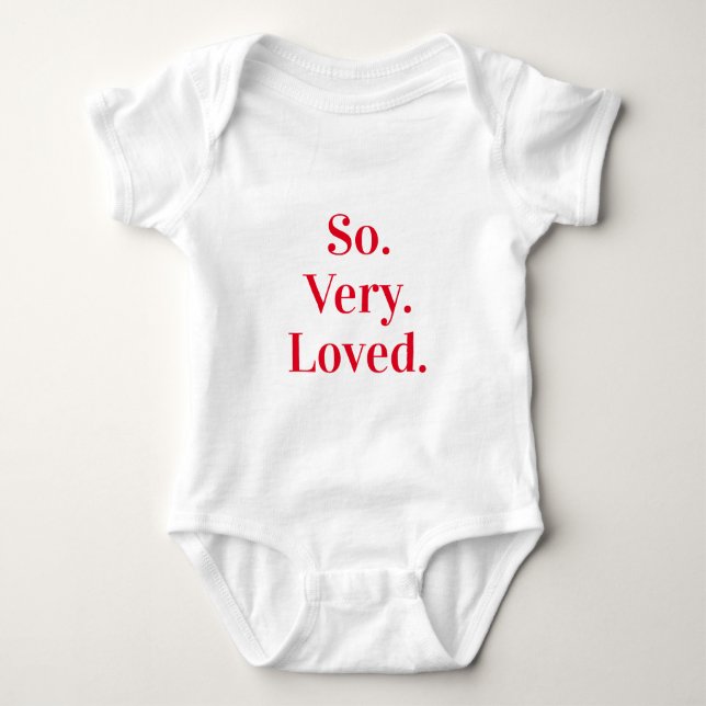 Body Para Bebé MUY AMADO, serif moderno, rojo en minúsculas (Anverso)