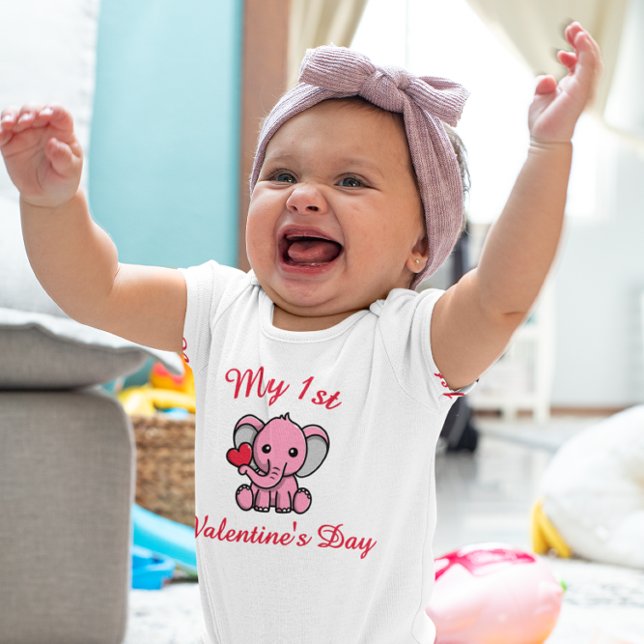 Body Para Bebé My 1st Valentine’s Day – Cute Elephant With Heart (Subido por el creador)