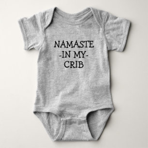 Body Para Bebé Namaste gracioso en mi camiseta de bebé de Crib