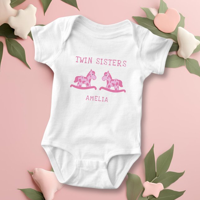 Body Para Bebé Nombre Chica de hermanas gemelas rosadas de caball (Subido por el creador)