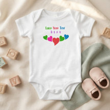 Nombre de bebé personalizado y corazones coloridos