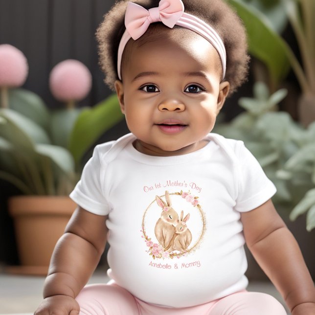 Body Para Bebé Nombre de Chica rosa dulce conejito del primer día (First Mother's Day Cute Bunny Pink Girl Name Baby Bodysuit)
