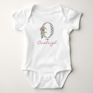 Body Para Bebé Nombre De Oakleigh Revelar Letra Floral O Flor Chi