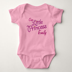 Body Para Bebé Nuestra pequeña princesa nombró camiseta de chicas