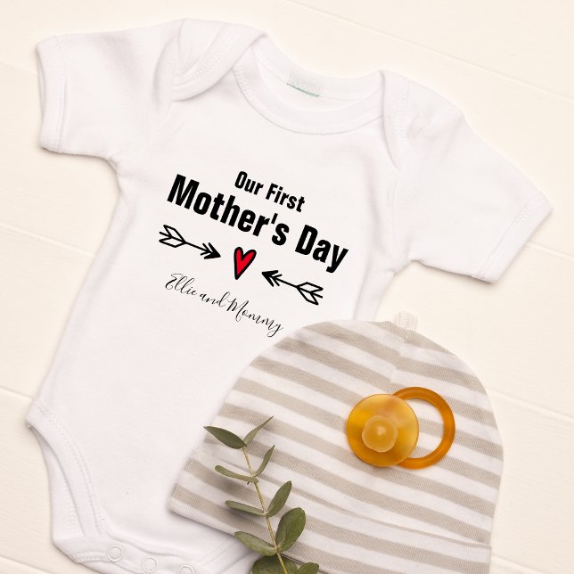 Body Para Bebé Nuestro primer día de la madre personalizado (Our First Mother's Day Personalized Baby Bodysuit)