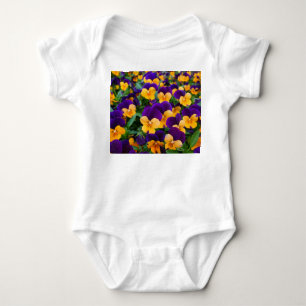 Body Para Bebé Pansy Bloom: La Belleza Jardín de cerca.