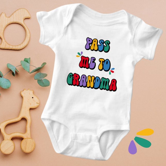 Body Para Bebé Pásame a la abuela divertida y caprichosa (Subido por el creador)