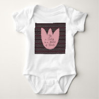 Patrón simple de tulipán rosado con fondo oscuro