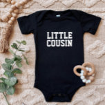 Body Para Bebé Pequeño primo | Familia Matanza de Niños<br><div class="desc">Prendas personalizados personalizadas con el texto gráfico "Little Cousin" u otro texto personalizado. Utilice las herramientas de diseño para editar los tipos de letra y los colores del texto o agregue sus propias fotos para crear un diseño de camiseta personalizado. Seleccione entre una amplia variedad de camisetas, camisetas de tanque...</div>