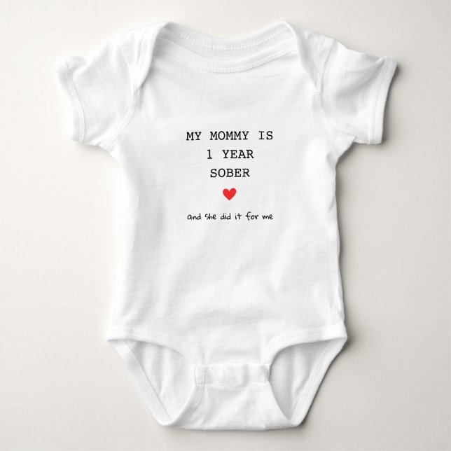 Body Para Bebé Personalizado Mi mamá tiene un año de sobriedad pa (Anverso)