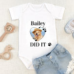 Body Para Bebé Personazeless The Dog Do It Funny Mascota Photo<br><div class="desc">¡El Perro Lo Hizo! Tienes que culpar a alguien, normalmente es el perro. Personalice esta camisa de bebé de amante de los perros con su foto y nombre de mascota. Perfecto regalo de ducha de bebé para una madre de perro, este traje de bebé de amante de los perros será...</div>