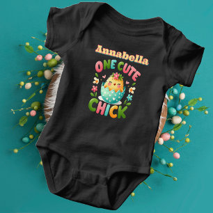 Body Para Bebé Pollito Adorable en Huevo Rodeado de Flores Person