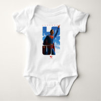 Postura de Superman mirando hacia arriba