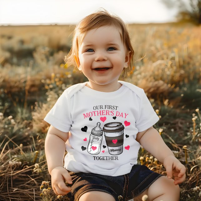 Body Para Bebé Primer biberón y taza de café del Día de la Madre (Subido por el creador)