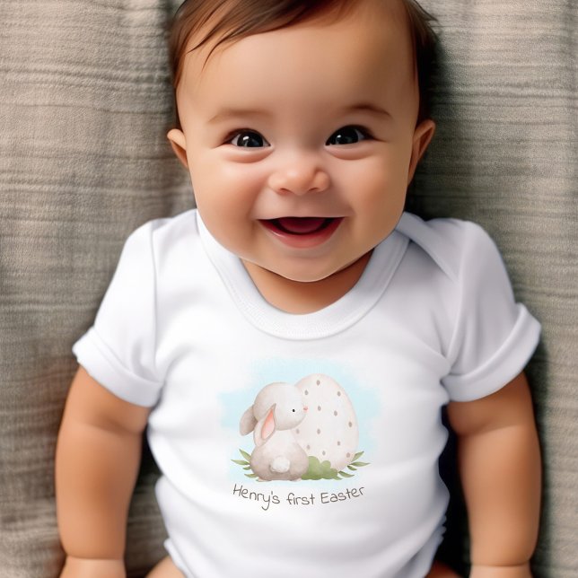 Body Para Bebé Primer conejito de Pascua con nombre personalizado (First Easter Cute Bunny Personalized Name Baby Boy Baby Bodysuit)