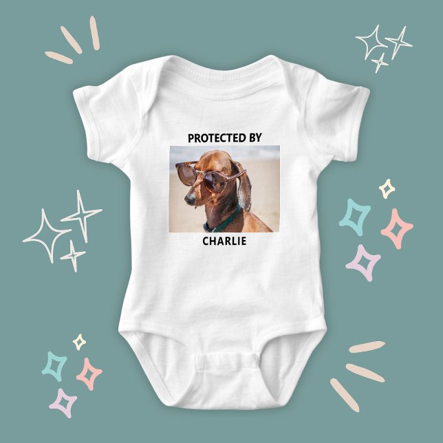 Body Para Bebé Protegida Por Dachshund Foto Mascota Personalizada (Protected By Dachshund Pet Photo Personalized Baby Bodysuit
)