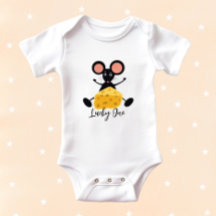 Ratón pequeño con queso