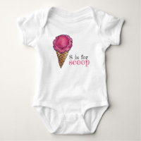 S es para Scoop Pink Strawberry Ice Cream Cone