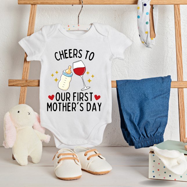 Body Para Bebé Saludos a nuestro primer día de la madre (Subido por el creador)