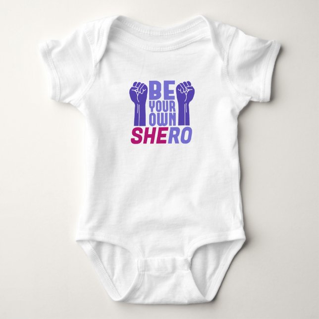 Body Para Bebé Ser Tu Propia Shero Baby Bodysuit – Empoderando lo (Anverso)