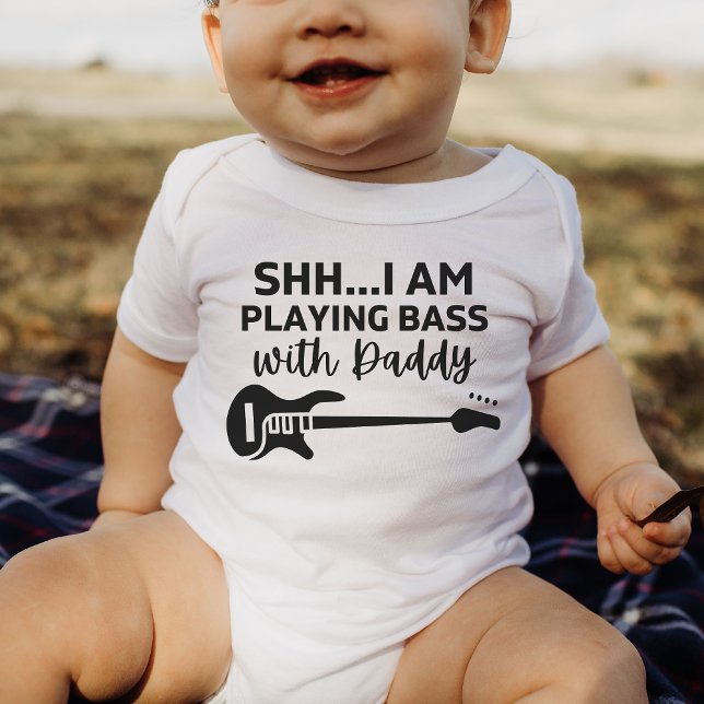 Body Para Bebé shh, estoy jugando a Bass con Daddy Funny Bass Lov (Subido por el creador)