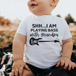 Body Para Bebé shh, estoy jugando a Bass con el abuelo Funny Bass<br><div class="desc">No sólo una camiseta Bass,  sino una manera para que tu pequeña sepa a todo el mundo de su pasión por Bass usando esta divertida y elegante camiseta.</div>