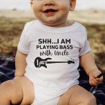 Body Para Bebé shh, estoy jugando al culo con el tío Funny Bass L<br><div class="desc">No sólo una camiseta Bass,  sino una manera para que tu pequeña sepa a todo el mundo de su pasión por Bass usando esta divertida y elegante camiseta.</div>